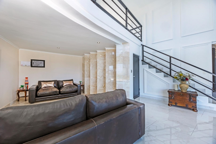 8 Bedroom Property for Sale in Plattekloof Western Cape